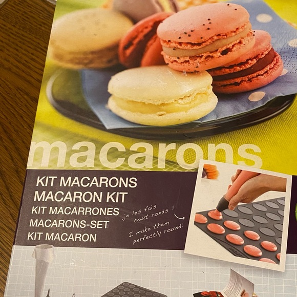 Mastrad(Paris) macarons kit new in box - Picture 3 of 9